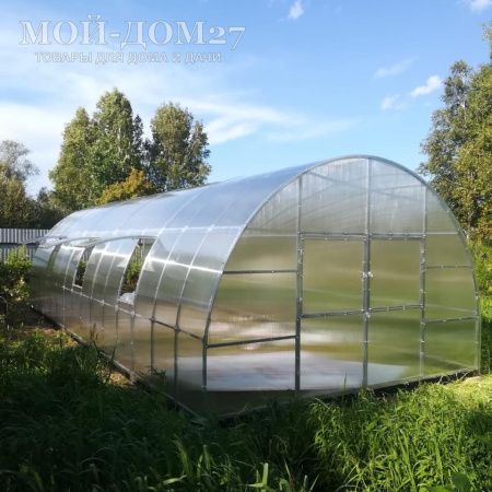 Теплица Фермерская 4,2х10 метров с поликарбонатом | Мой-Дом27 | Каркас изготовлен из оцинкованной замкнутой трубы 30*20 мм.<br>
 <b>Ширина - 4,2 метра</b>.&nbsp;Высота - 2,75&nbsp;метра. Длина - 10 метров<br>
 Выдерживаемая снеговая нагрузка - 150 кг/м2. Выдерживаемая ветровая нагрузка - до 27 м/с.<br>
 <b>Расстояние между дугами 0,65 метра. Толщина металла дуги 1,2 мм. С каждого торца по две двери и форточки в дверях</b><br>
 <b>
Стрингеров (горизонтальных соединений дуг)&nbsp;– 9 шт.&nbsp;</b>